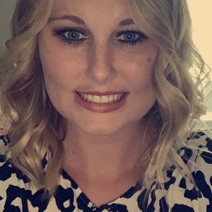 Meet your posher, Laura, Posh Ambassador 💗